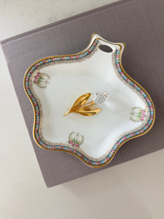 Unsigned tulip flower stem brooch