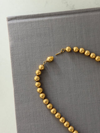 Vintage metal gold tone necklace