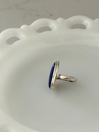Offset oval lapis lazuli ring