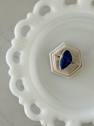 Offset oval lapis lazuli ring