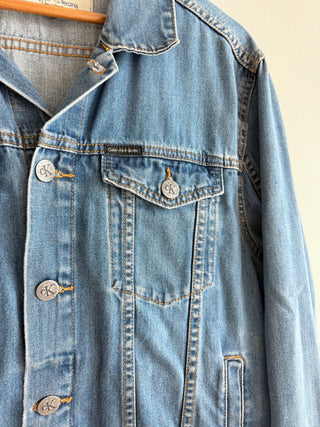 Classic 90's trucker denim jacket