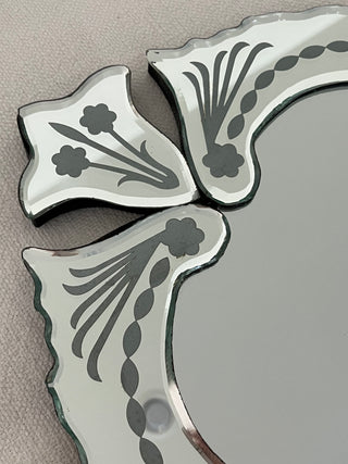 Table top venetian mirror