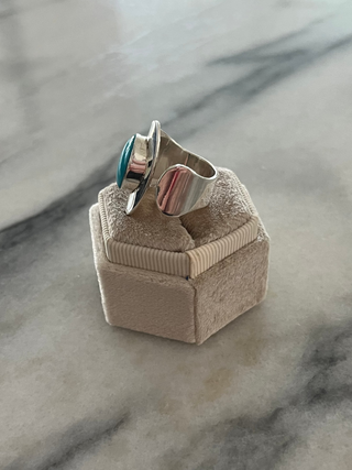 Open-set turquoise ring