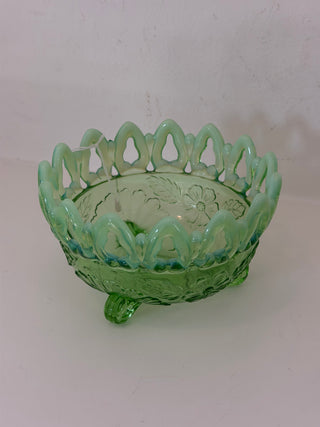 Shell and wild rose 3-toed bowl