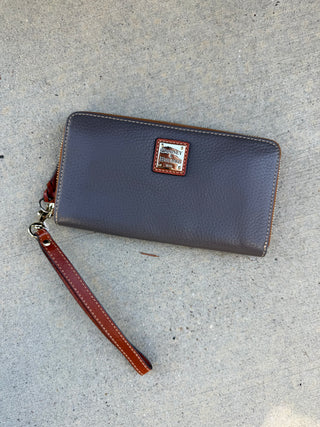 Charcoal pebble grain zip wallet
