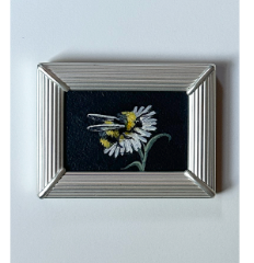 Micro Bee on Daisy in vintage frame